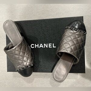 CHANEL DK SILVER / black Mules 2017 C9981 chain detail size 35 EUC
